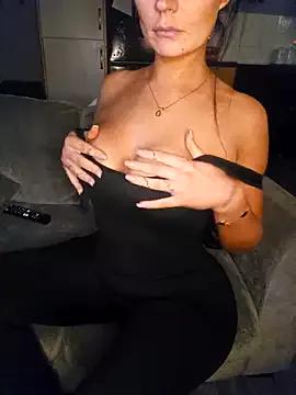 KissMeKylie from StripChat is Freechat