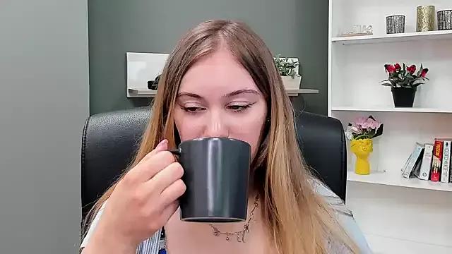 kitty_valeria from StripChat is Freechat