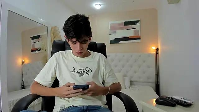 KLAUS_SUNRISE_XX from StripChat is Freechat