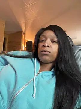 KLoveeee from StripChat is Freechat