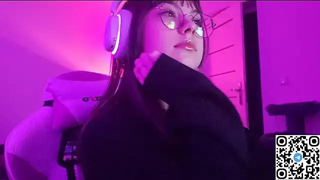 KristiBloom from StripChat is Freechat