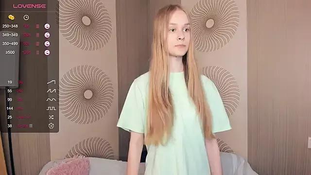 KylaNahari from StripChat is Freechat