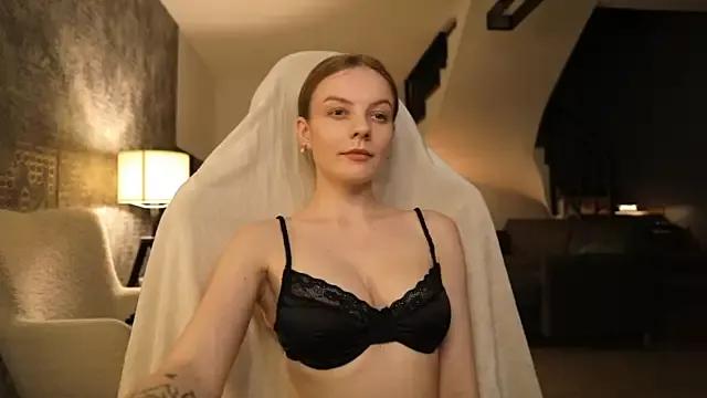 LadyInBad from StripChat is Freechat