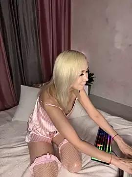 laravongrey from StripChat is Freechat