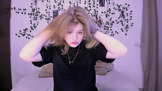LaseyMoon from StripChat is Freechat