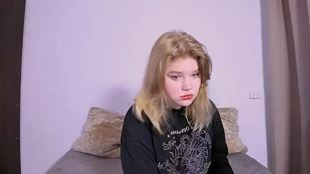LaseyMoon from StripChat is Freechat