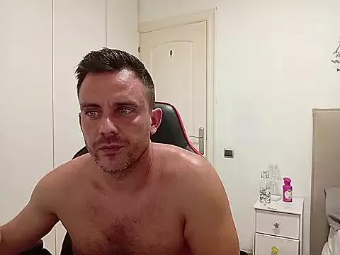 latinblueboy from StripChat is Freechat
