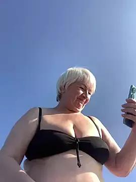 Laura_Millf from StripChat is Freechat