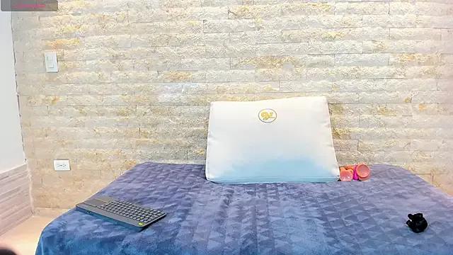 lauren_lewiss from StripChat is Freechat