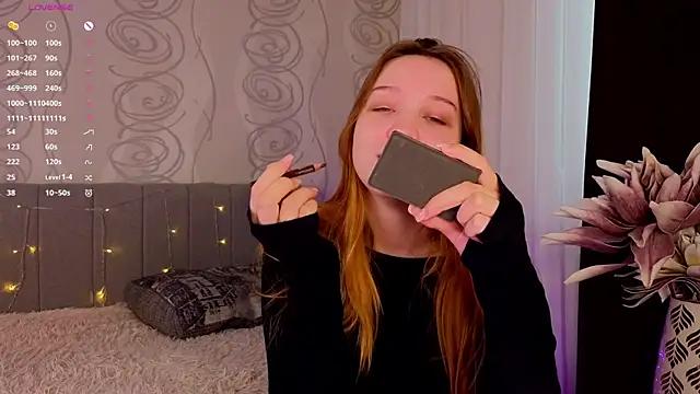 LaurenMcdonald from StripChat is Freechat