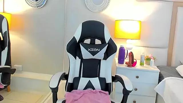 LaylaDoll_ from StripChat