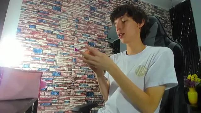 lenni_sirius from StripChat is Freechat