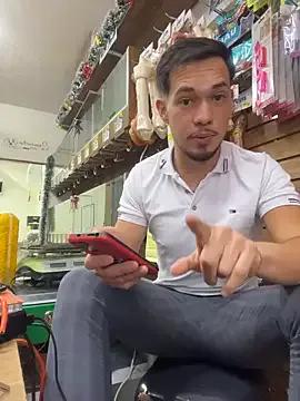 Leonardmoppet from StripChat is Freechat