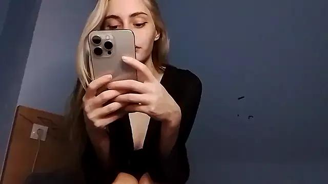 lesyawhite from StripChat is Freechat