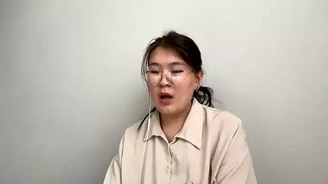 LiaSunessy from StripChat is Freechat