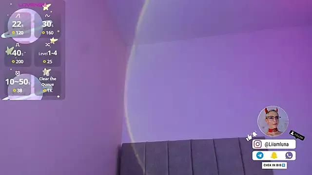 liiamluna_ from StripChat is Freechat