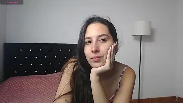 lilacream from StripChat is Freechat