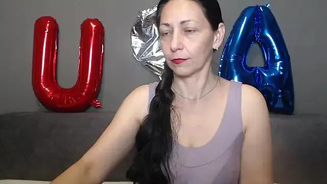 LiluGrants from StripChat is Freechat