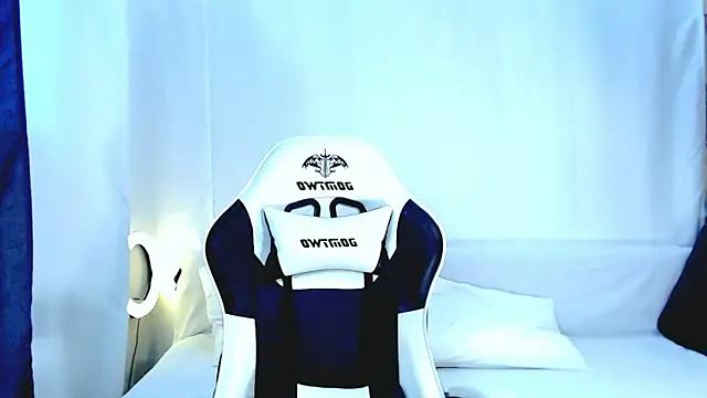 Lily_Daviss from StripChat