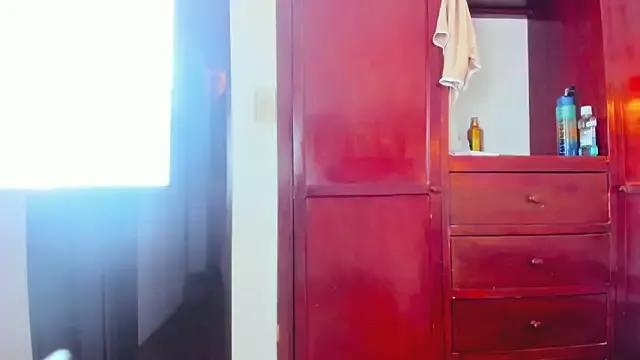 LilyAndJuan from StripChat is Freechat