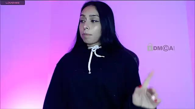 lilylouisee from StripChat is Freechat