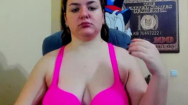 Lina-Elliot from StripChat is Freechat