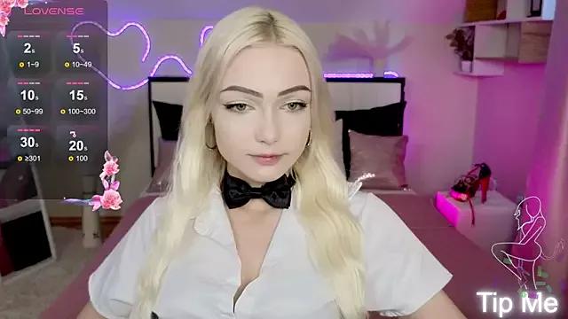 LinaLirian from StripChat is Freechat