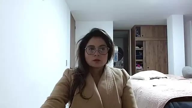 linda-mature43 from StripChat is Freechat