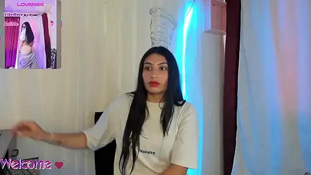 Linda_andrew from StripChat is Freechat