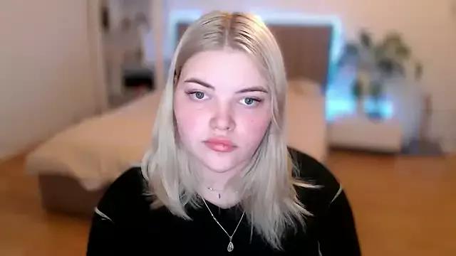 lindablossom from StripChat is Freechat