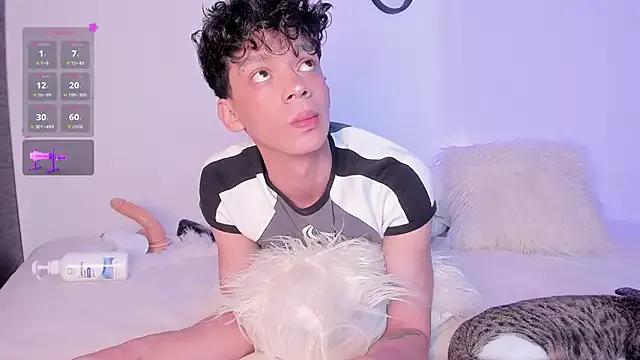 lion_greey from StripChat is Freechat