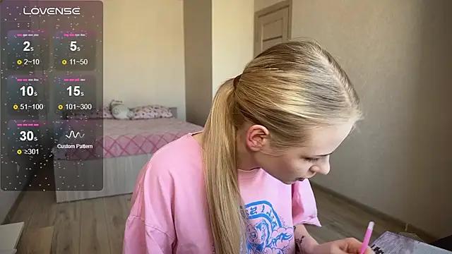 lisa_barbie from StripChat is Freechat