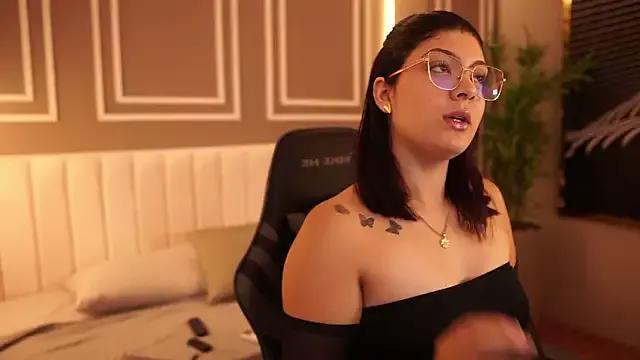Lisa_roux from StripChat is Freechat
