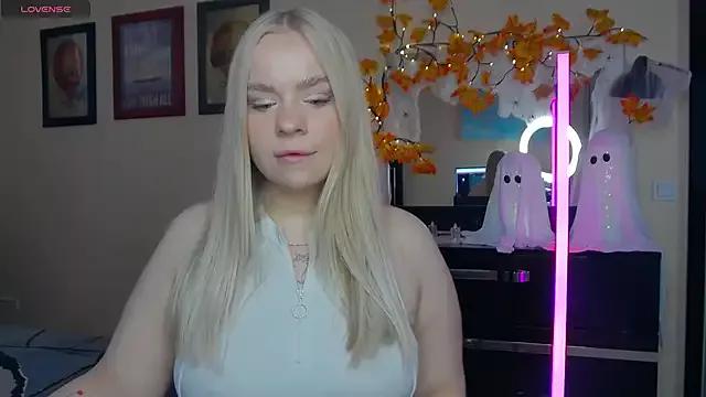 LisaCandy1 from StripChat is Freechat