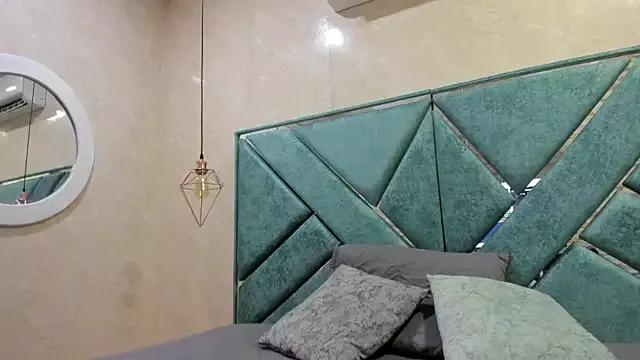 LITTLESUSSYY_ from StripChat is Freechat