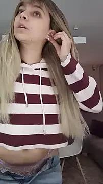 littlevalerie from StripChat is Freechat