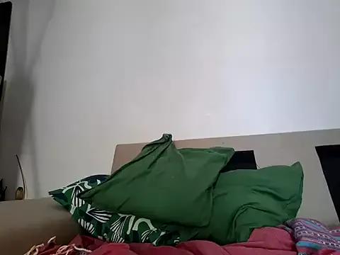 lola9393girl from StripChat is Freechat