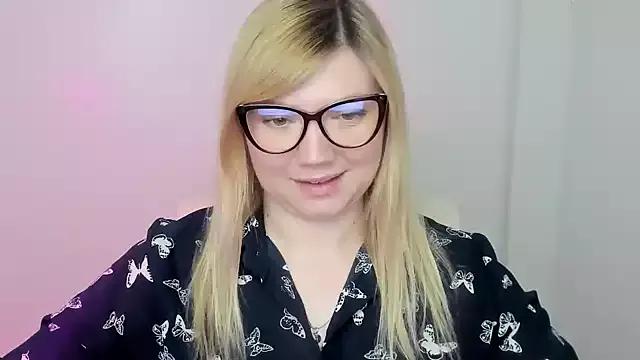 Lola_moree from StripChat is Freechat