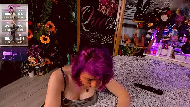Lola_Queen_of_Dark from StripChat is Freechat