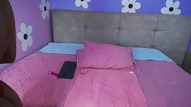 Lola_Vecassalt from StripChat is Freechat