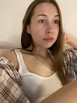 LolaBunss from StripChat is Freechat