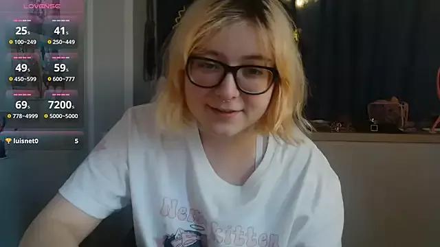LolaWEI from StripChat is Freechat
