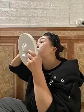 Lonnina from StripChat is Freechat