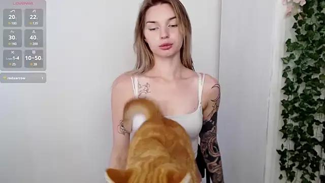 lookoluna from StripChat is Freechat