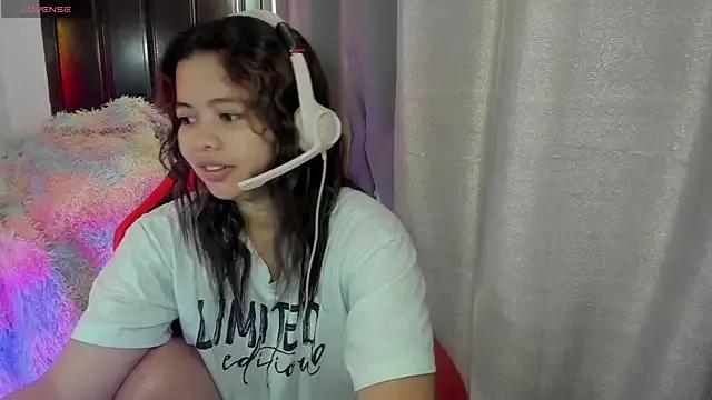 LovelyAngeeL from StripChat is Freechat