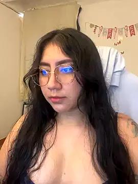 LoveLyy- from StripChat is Freechat