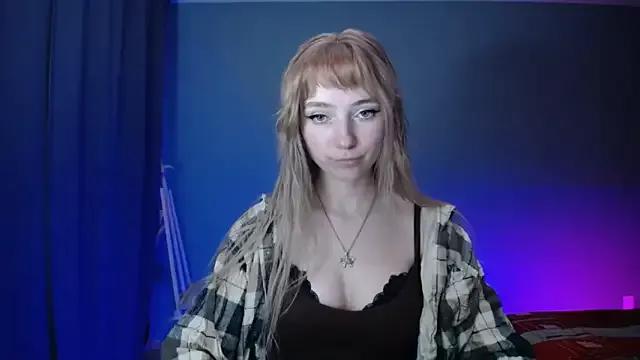 LuciaYoung from StripChat is Freechat