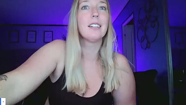 lucyallen4201 from StripChat is Freechat