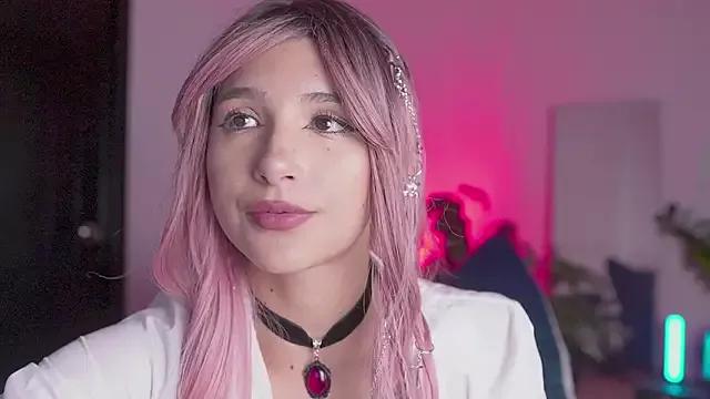 LucyAllenX from StripChat is Freechat