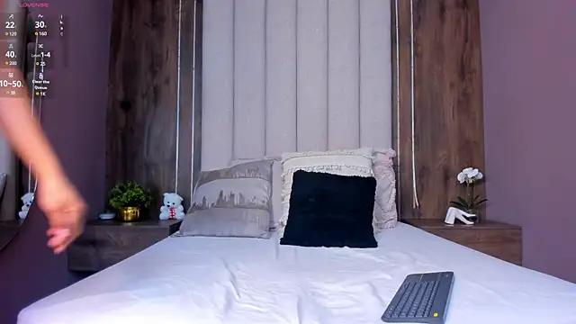 LucySalvatore_ from StripChat is Freechat